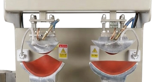Detalle de los dos cabezales con moldes de silicona