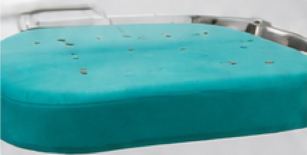 Superficie tapizada del plato inferior de la prensa QYC-203, con las perforaciones de vapor